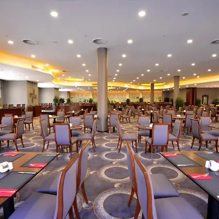 Grand Cevahir Convention Center מלון