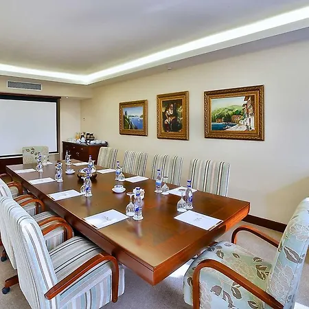 Grand Cevahir Convention Center מלון 5*