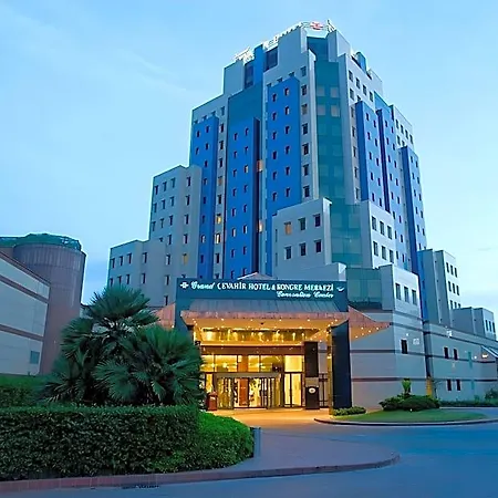 Grand Cevahir Convention Center Hotell